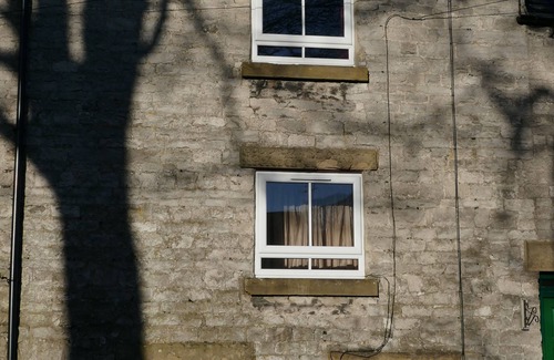 Tideswell Cottage | Charming The Nook: Pet-Friendly Cottage in Tideswell