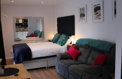 Chudleigh Apartment | Cozy Stay at The Nook @ Applemede - Rated 9.6/10
