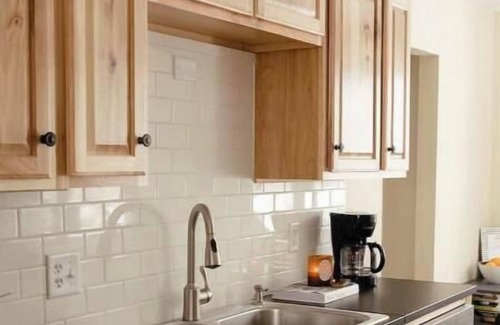 Saugatuck House | The Nook. Bright and Private. Walkable to downtown Saugatuck, fenced in yard.
