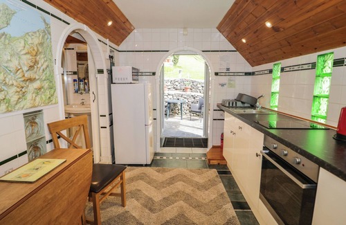 Llanrwst Cottage | Cozy The Nook: Country Cottage with Garden in Maenan