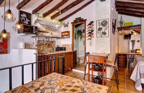 Canillas de Aceituno Apartment | Cozy Getaway at The Nook - Elrecoveco with Breakfast Included