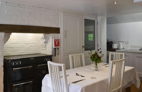 Louth House | Experience The Nook: 4-Star Family-Friendly Retreat