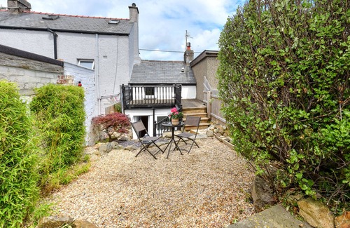 Llanbedrog House | Cozy One Bedroom House - Perfect for Couples and Pets
