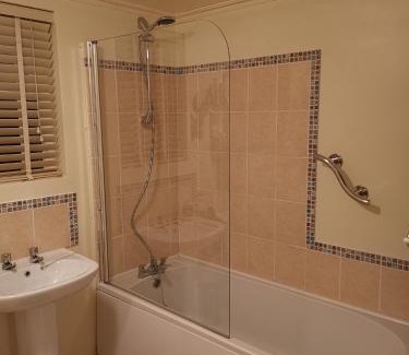 Ballymoney Apartment | Oceanfront Retreat: The Nook @ Rowan Tree Cottage Awaits