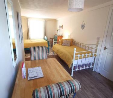 Ballymoney Apartment | Oceanfront Retreat: The Nook @ Rowan Tree Cottage Awaits