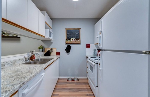 Canmore Villa | Pet-Friendly Norquay with Mountain Views and Spa Access