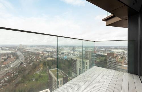 East Acton Apartment | Family-Friendly North Acton Collection - Rated 9.5/10