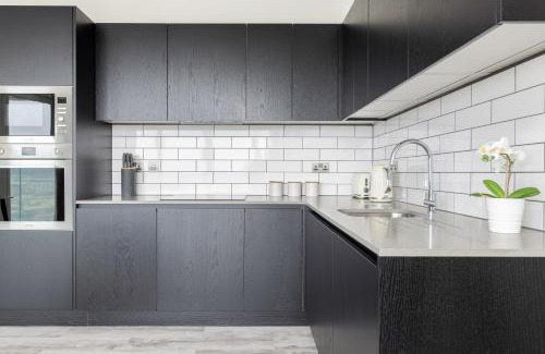 East Acton Apartment | Family-Friendly North Acton Collection - Rated 9.5/10