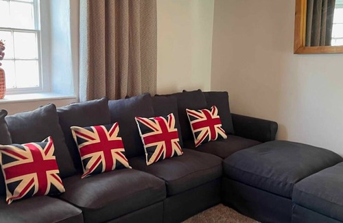 Saint Asaph Apartment | Gather with Friends at The North Wales Gathering - Hot Tub Fun