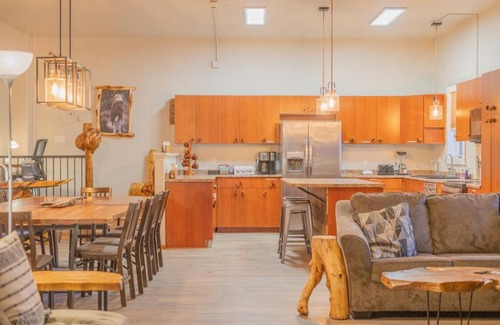 North Pole Apartment | Discover Family-Friendly Comfort at The Northern Driftwood Inn