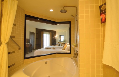 Pak Nam Hotel | Relax at The Nouveau Chumphon Beach Resort & Golf