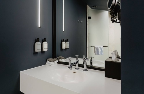 Neude Janskerkhof en Domplein Hotel | Discover The Nox Utrecht: Eco-Friendly Getaway with Breakfast