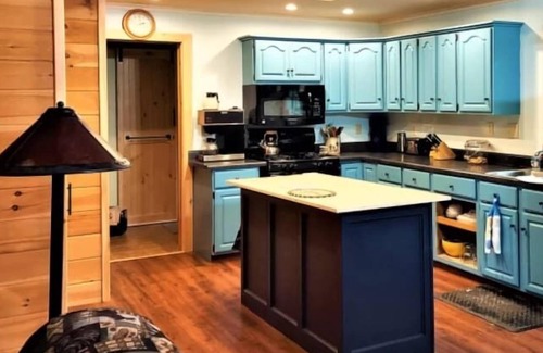 Stratton Cabin | The Nubble Retreat: A quiet lakeside paradise
