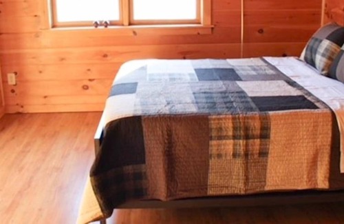 Stratton Cabin | The Nubble Retreat: A quiet lakeside paradise