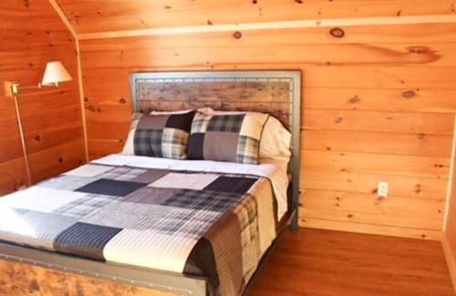 Stratton Cabin | The Nubble Retreat: A quiet lakeside paradise