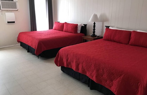 Barksdale Cabin | Discover The Nueces River Retreat - Room #5, Rated 9.8/10