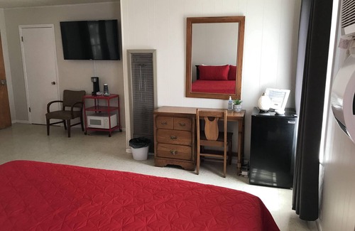 Barksdale Cabin | Discover The Nueces River Retreat - Room #5, Rated 9.8/10