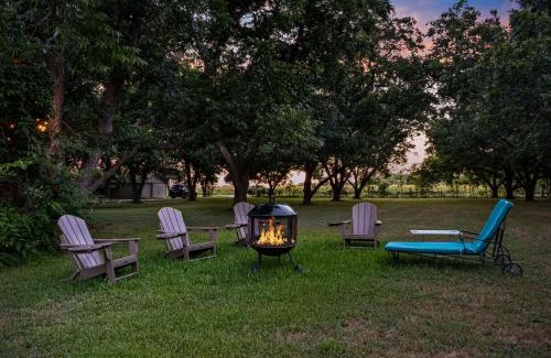 Prairie Lea House | Relax and Unwind at The Nut House: Pet-Friendly Retreat