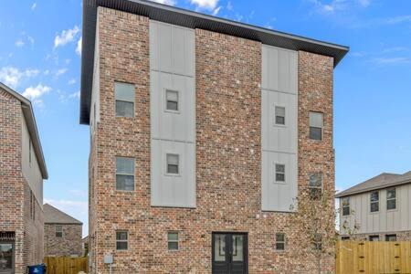 Bentonville House | Pet-Friendly O'Keeffe Boutique Hotel Suite on 2nd Floor