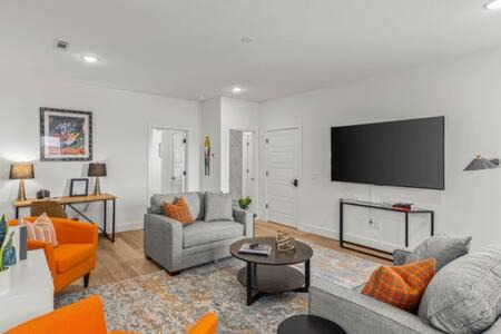 Bentonville House | Pet-Friendly O'Keeffe Boutique Hotel Suite on 2nd Floor