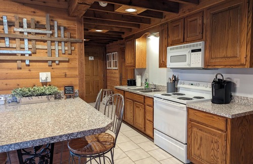 Sandusky House | Experience The Oak at Millsite Farm: Family-Friendly Retreat