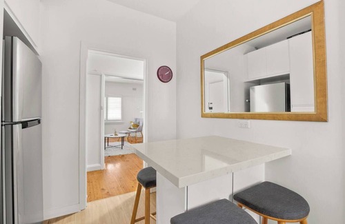 Mosman Apartment | The Oak Chic Art Deco Retreat near Balmoral Beach