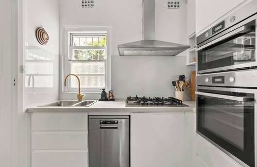 Mosman Apartment | The Oak Chic Art Deco Retreat near Balmoral Beach
