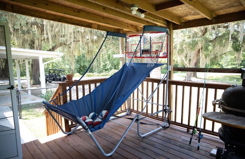 Adel House | Relax at The Oak House - Pool, Pet Friendly & Breakfast