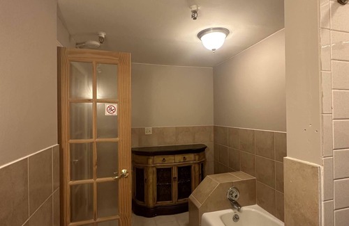 Jamestown Bed & Breakfast | Inviting Oaks B&B Hotel with Breakfast & Child-Friendly Space