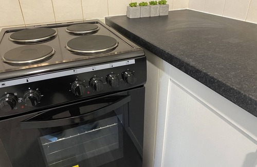 Horley Apartment | Cozy Retreat at The Oaks Greenery with Breakfast Included