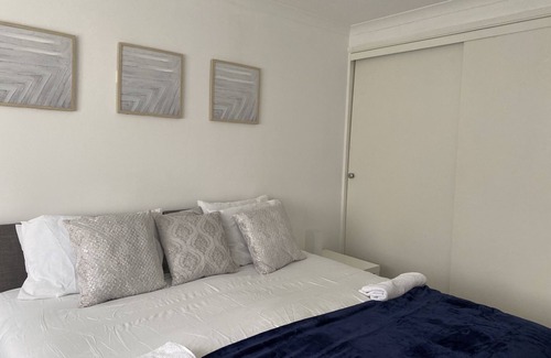 Horley Apartment | Cozy Retreat at The Oaks Greenery with Breakfast Included