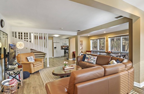 Fontana Condo | Unforgettable Oaks Retreat Condo with Pool & Beach Access