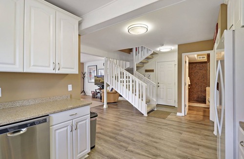 Fontana Condo | Unforgettable Oaks Retreat Condo with Pool & Beach Access