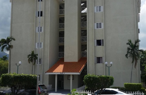 Constant Spring Apartment | Welcoming Oasis: Your Comfortable Retreat Awaits