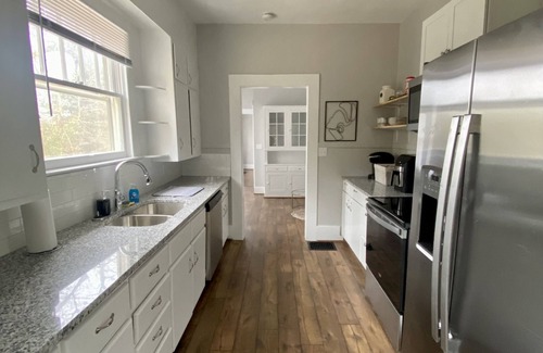 New Castle House | Unwind at The Oasis Home: Guest Rated 9.8 with Pool & Kitchen