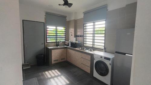 Kuantan House | Relax at The Oasis Kuantan with Private Pool Retreat