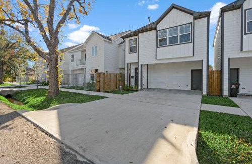 Northside House | Exquisite Oasis Retreat: Unmatched Comfort Near Downtown