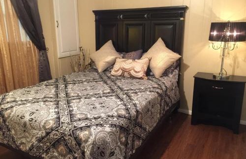 Clinton House | Discover The Oasis: Guest Rated 8/10 with Breakfast Included