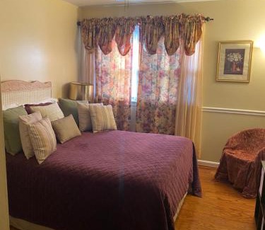 Clinton House | Discover The Oasis: Guest Rated 8/10 with Breakfast Included