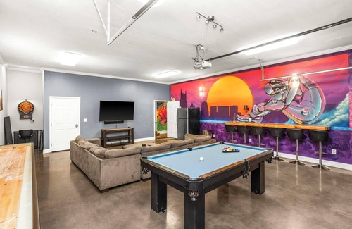 East Bank House | Steps from Broadway: Nashville Oasis with Pool & Spa