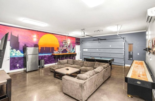 East Bank House | Steps from Broadway: Nashville Oasis with Pool & Spa