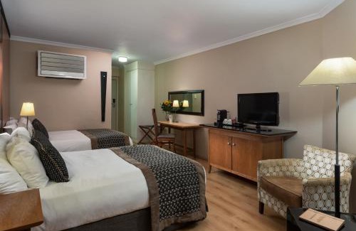 Upington Hotel | Discover The Oasis: Family-Friendly Retreat with Dining