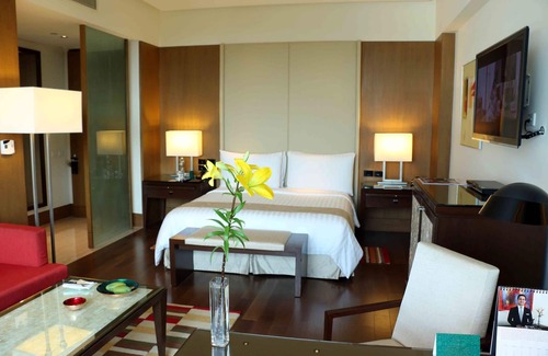 Udyog Vihar Hotel | Elegant Stay at The Oberoi Gurgaon: 5-Star Luxury Awaits