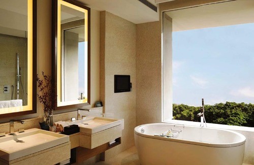 Udyog Vihar Hotel | Elegant Stay at The Oberoi Gurgaon: 5-Star Luxury Awaits