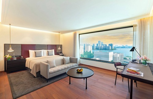 Nariman Point Hotel | Experience The Oberoi Mumbai - Guest Rated 9.8 with Spa & Pool