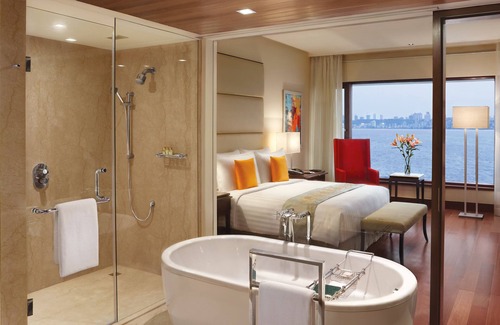 Nariman Point Hotel | Experience The Oberoi Mumbai - Guest Rated 9.8 with Spa & Pool