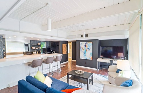 Dawson Apartment | The Obsidian by Lodgewell - Precious Gem on South Congress