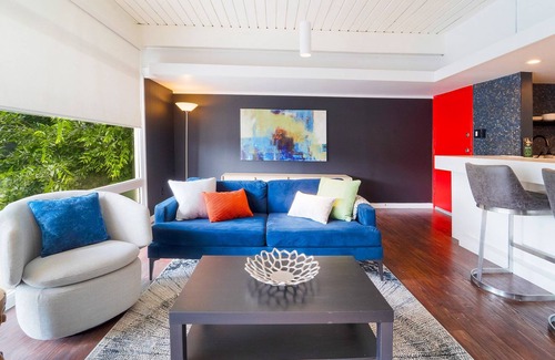 Dawson Apartment | The Obsidian by Lodgewell - Precious Gem on South Congress
