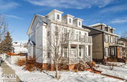 Griesbach Apartment | Cozy Obsolete Suite with Fireplace & Pet-Friendly Comfort