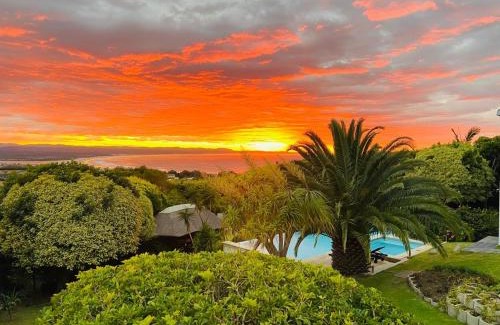 Wavecrest House | Oceanfront Paradise at The Ocean Bay Guesthouse - 10/10 Rated